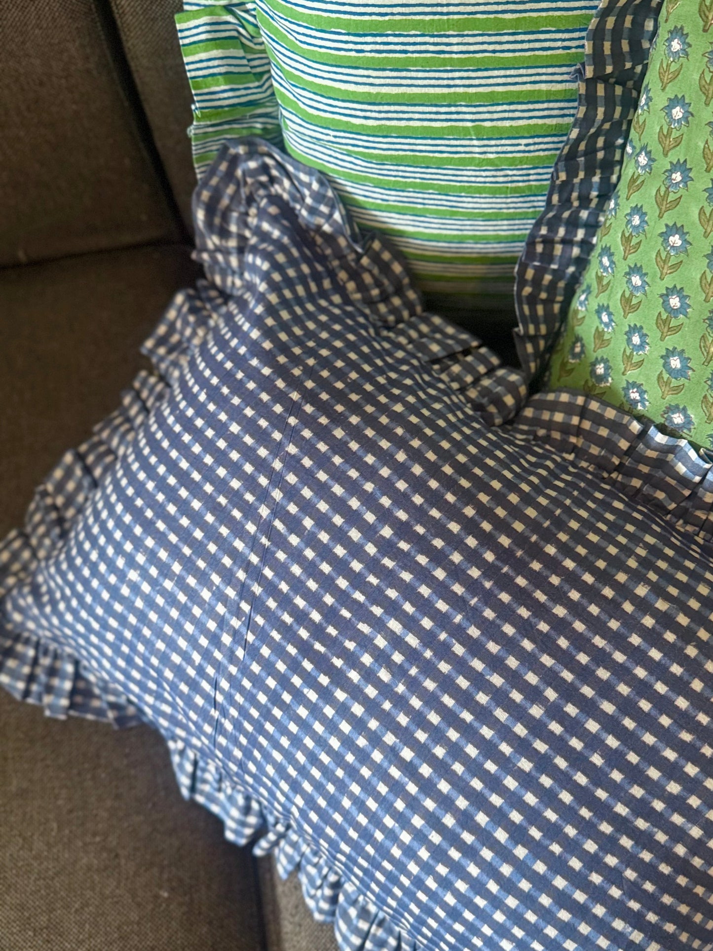 Neeli Cushion