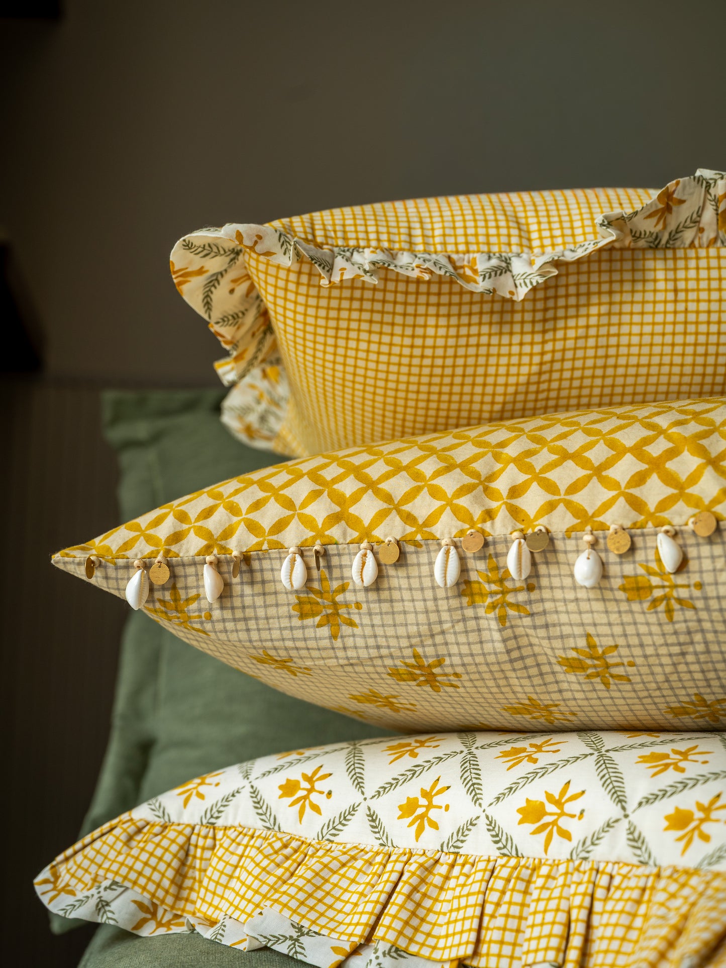 Kinar Frill Cushion