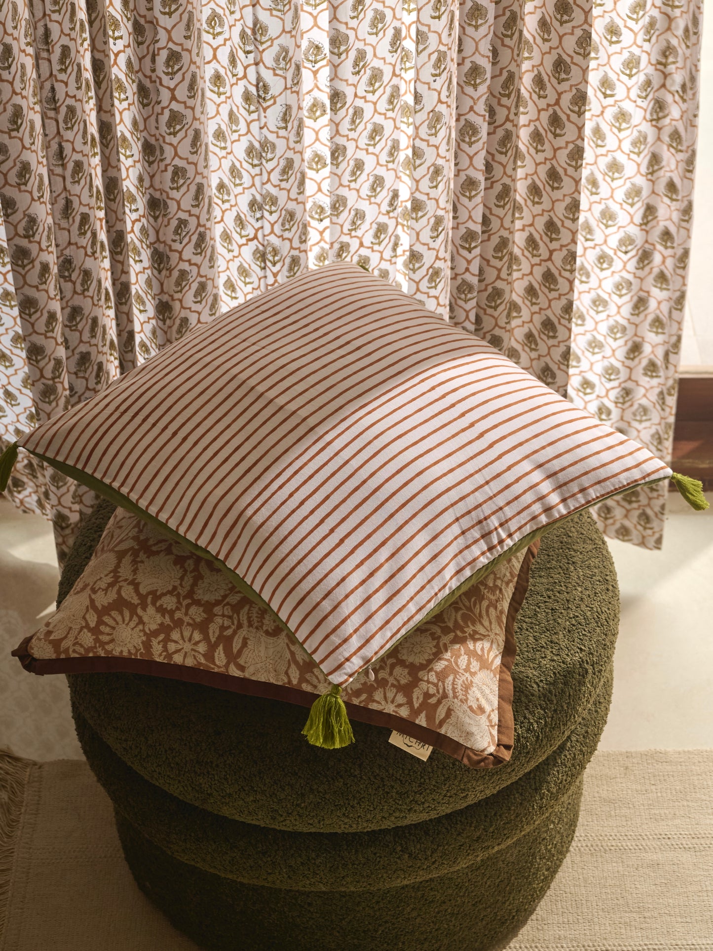 Leher Cushion
