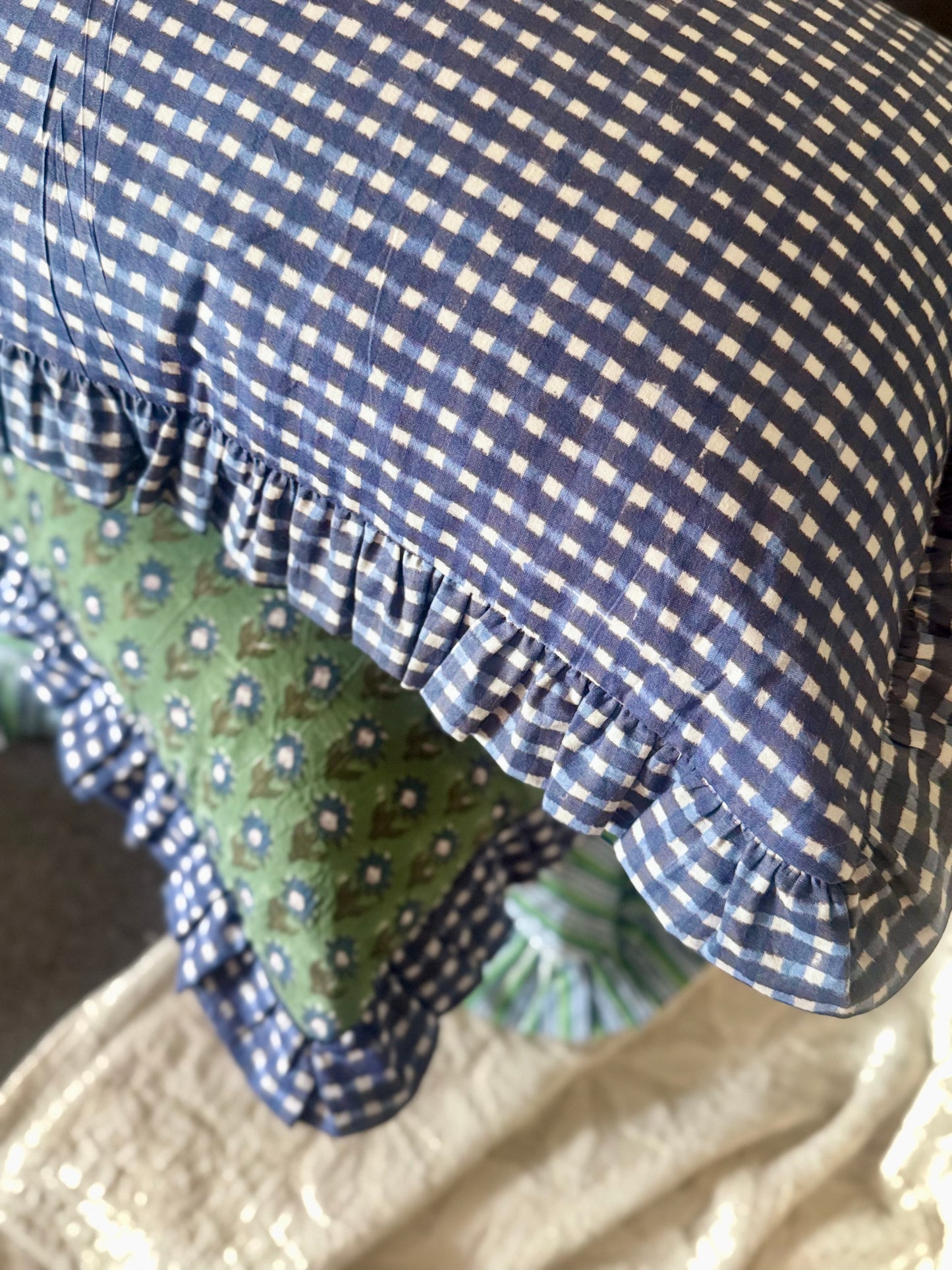 Neeli Cushion