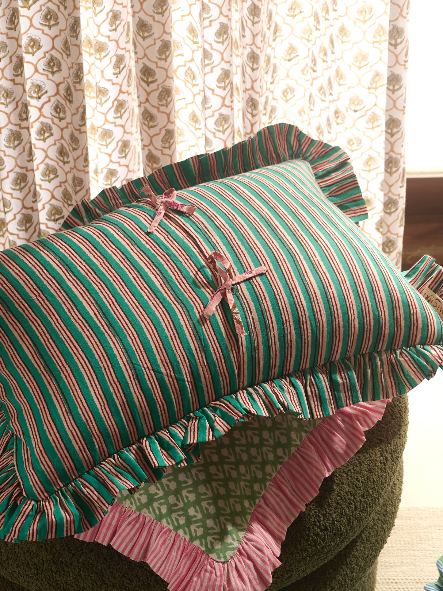 Gulaabo Cushion