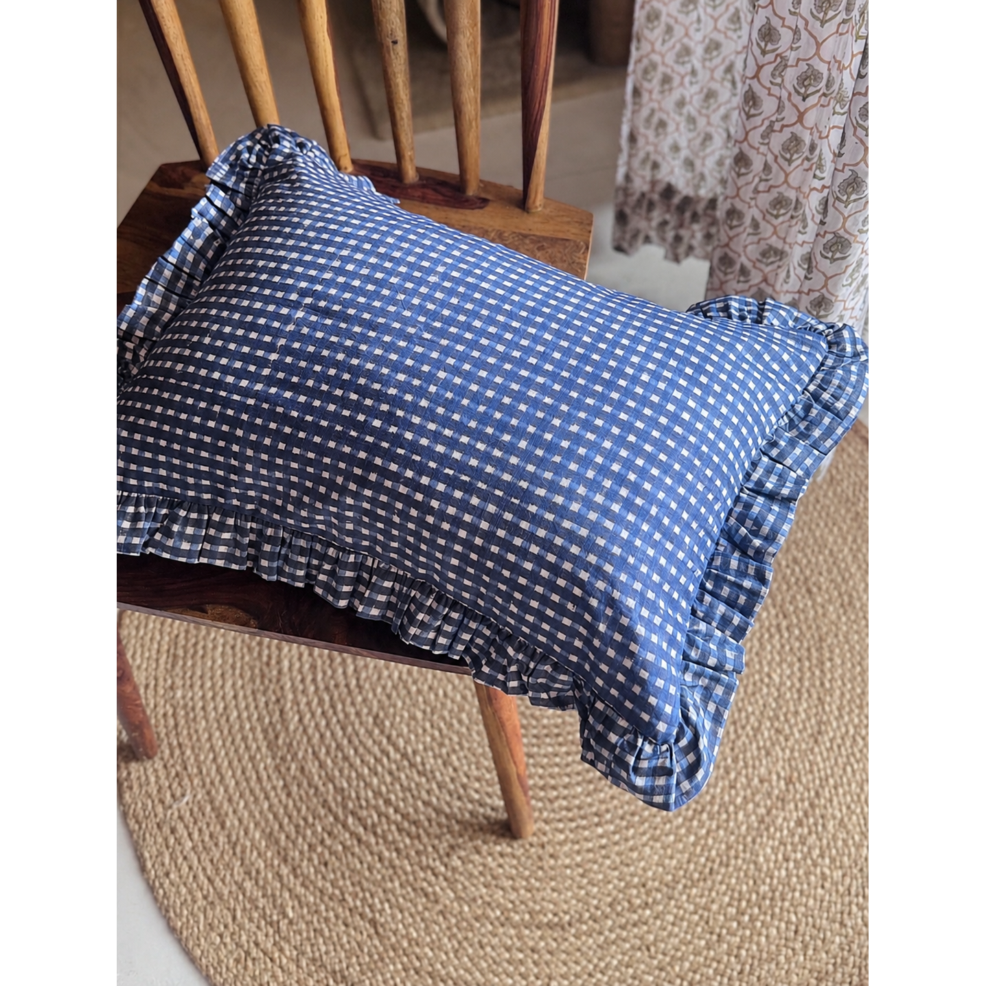 Neeli Cushion