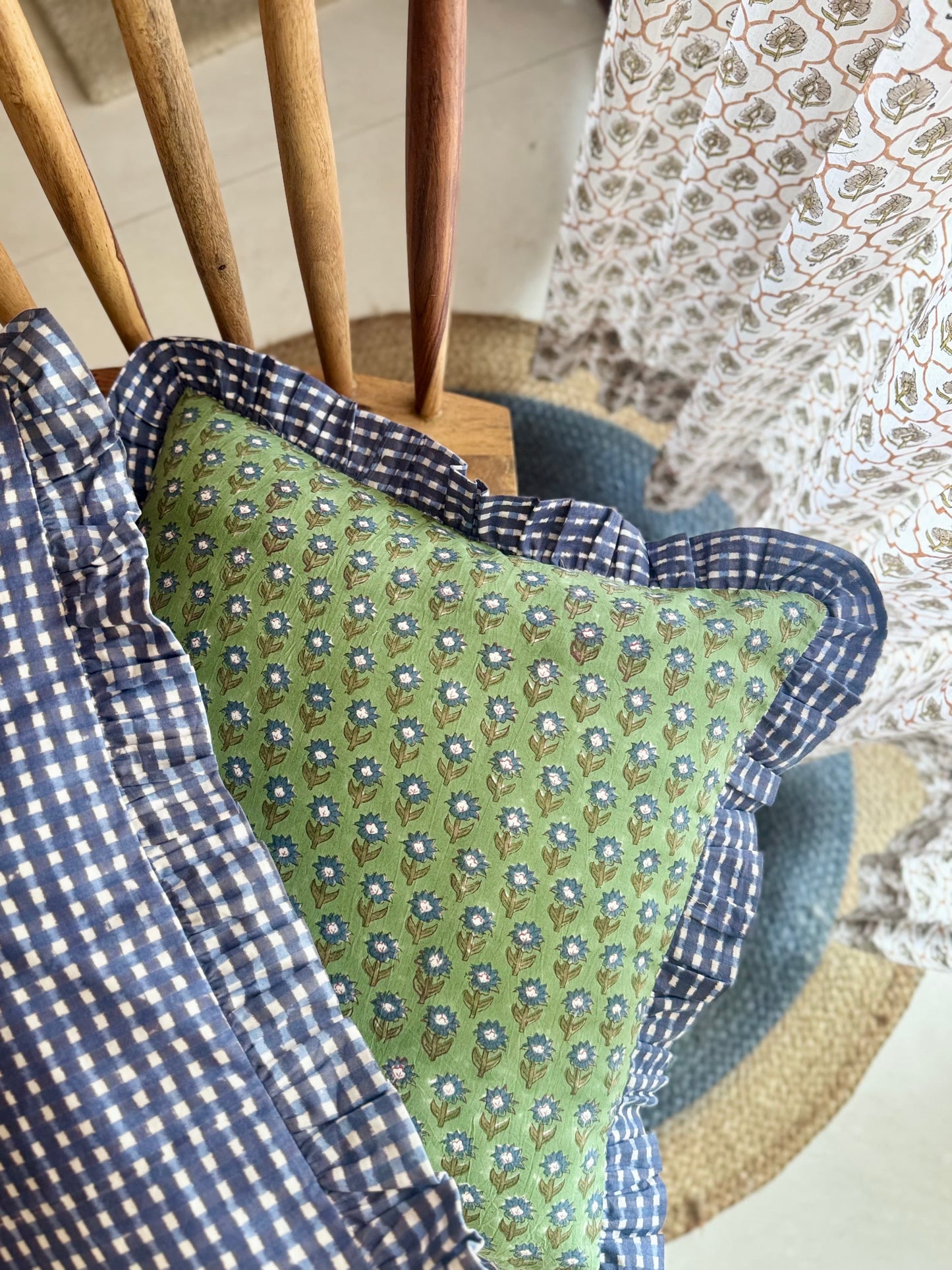 Bela Cushion